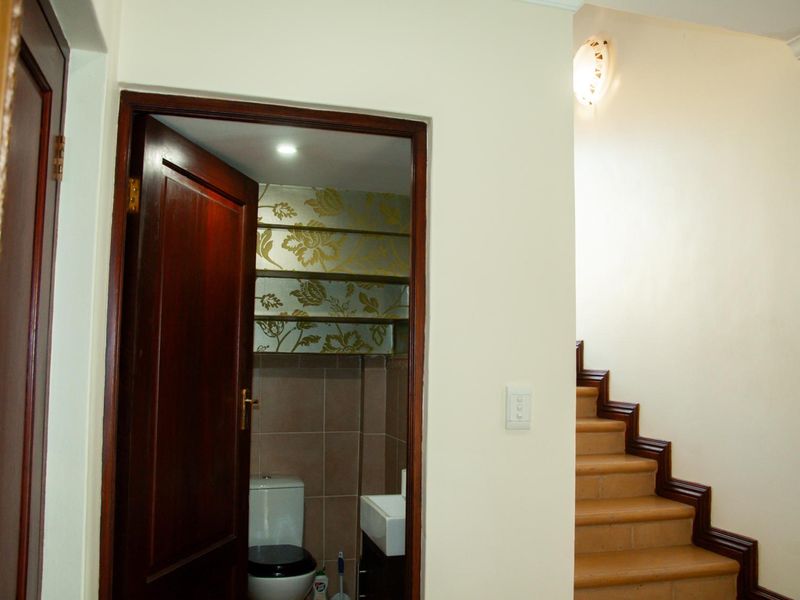 A Real Family Home!! - Photo 10