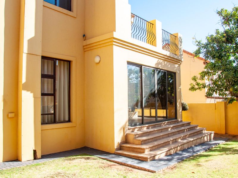 A Real Family Home!! - Photo 1