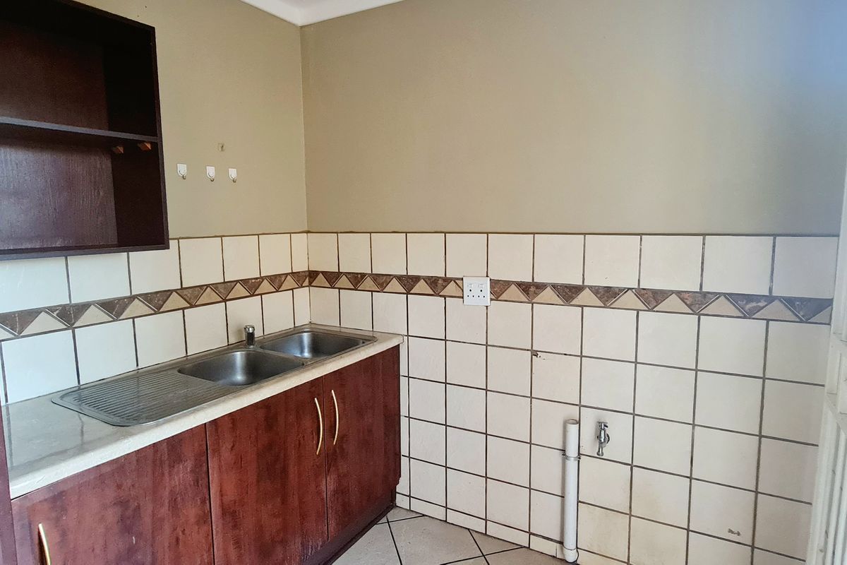 Two Bedroom Flat to rent in CBD, Louis Trichardt - Photo 4