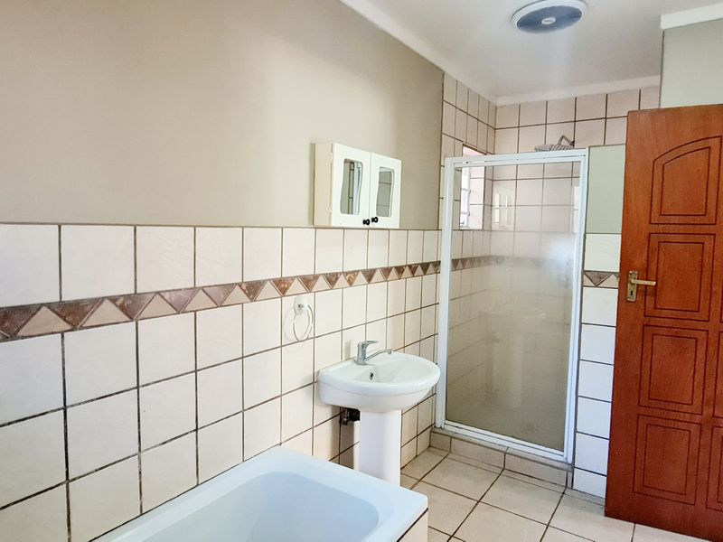Two Bedroom Flat to rent in CBD, Louis Trichardt - Photo 8