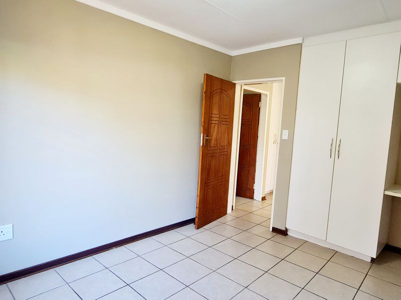 Two Bedroom Flat to rent in CBD, Louis Trichardt - Photo 7