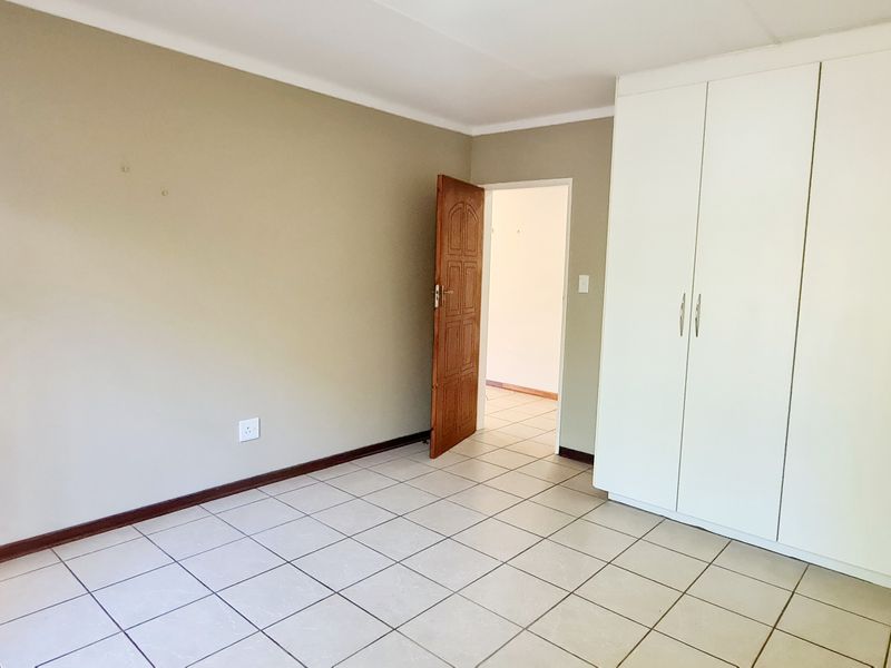 Two Bedroom Flat to rent in CBD, Louis Trichardt - Photo 6