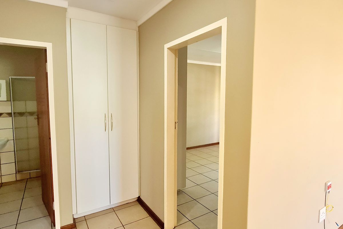 Two Bedroom Flat to rent in CBD, Louis Trichardt - Photo 5