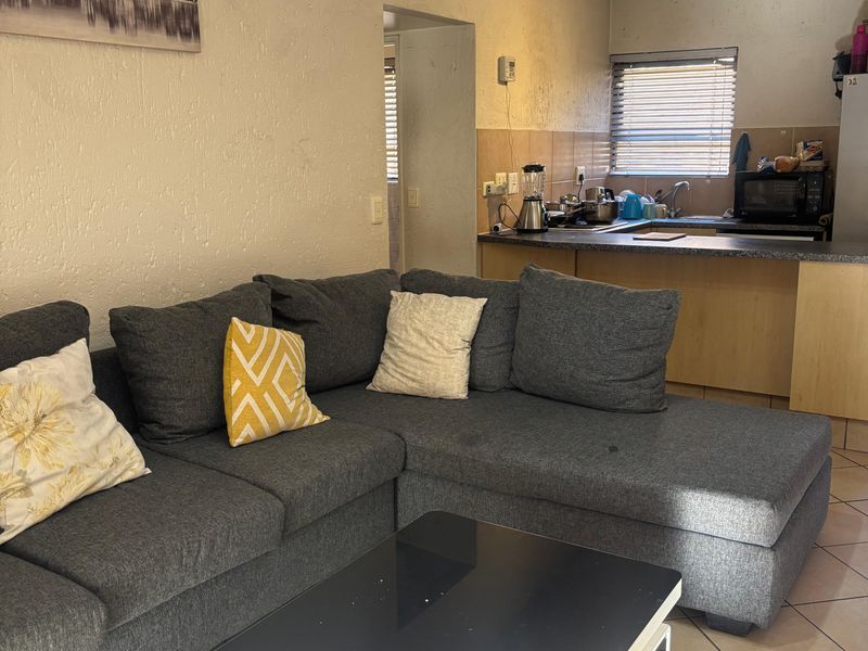 Neat 1-Bedroom Garden Apartment in Secure Complex - Photo 3