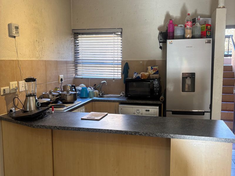 Neat 1-Bedroom Garden Apartment in Secure Complex - Photo 5