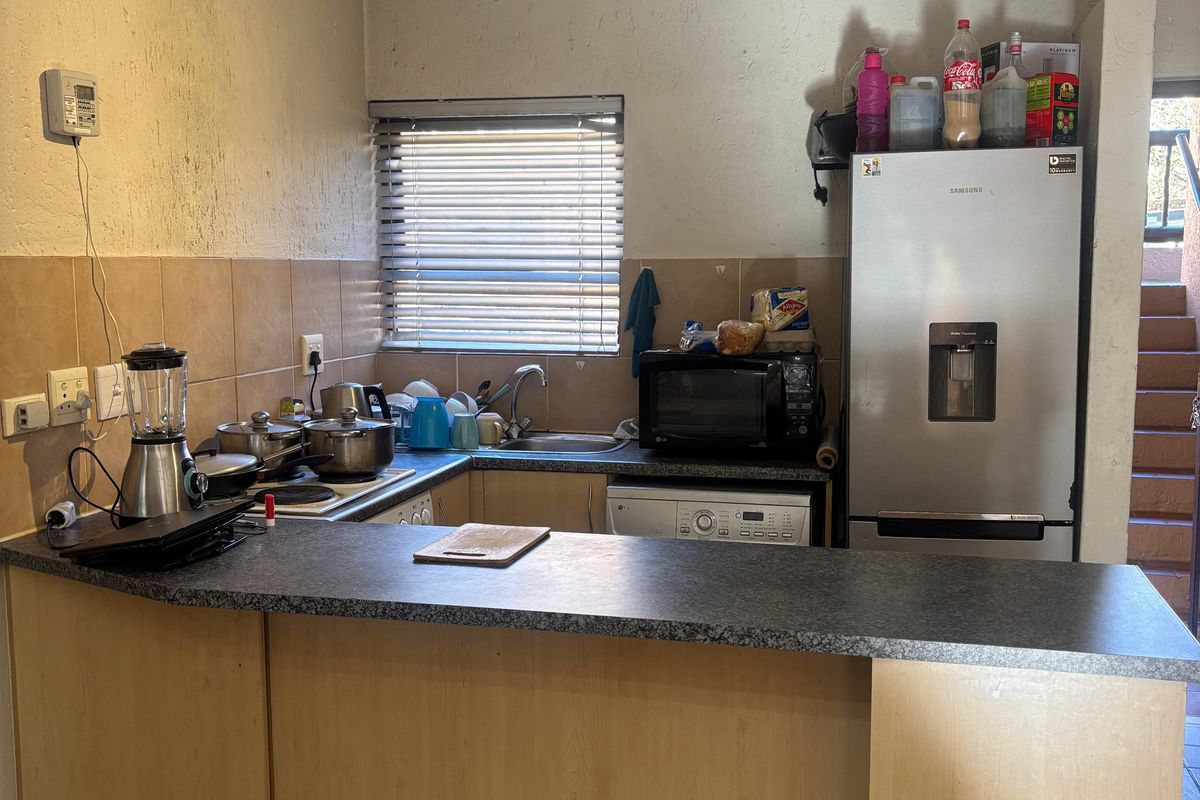 Neat 1-Bedroom Garden Apartment in Secure Complex - Photo 5