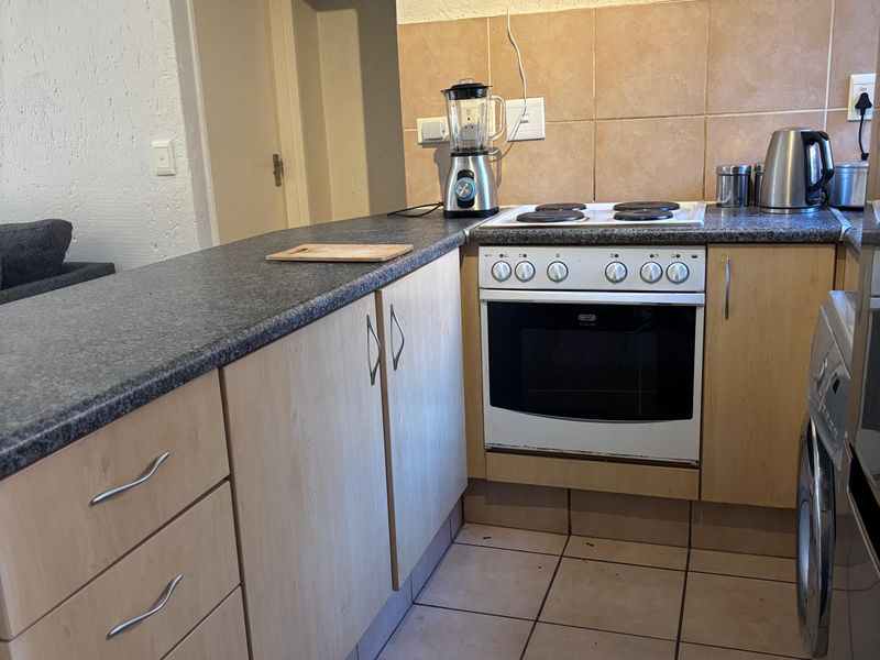 Neat 1-Bedroom Garden Apartment in Secure Complex - Photo 4