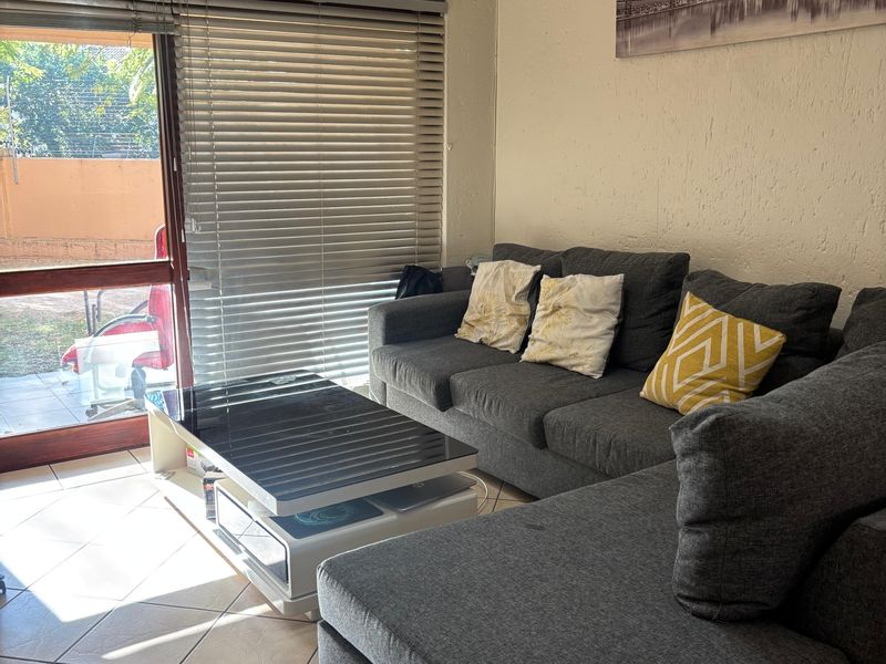 Neat 1-Bedroom Garden Apartment in Secure Complex - Photo 2