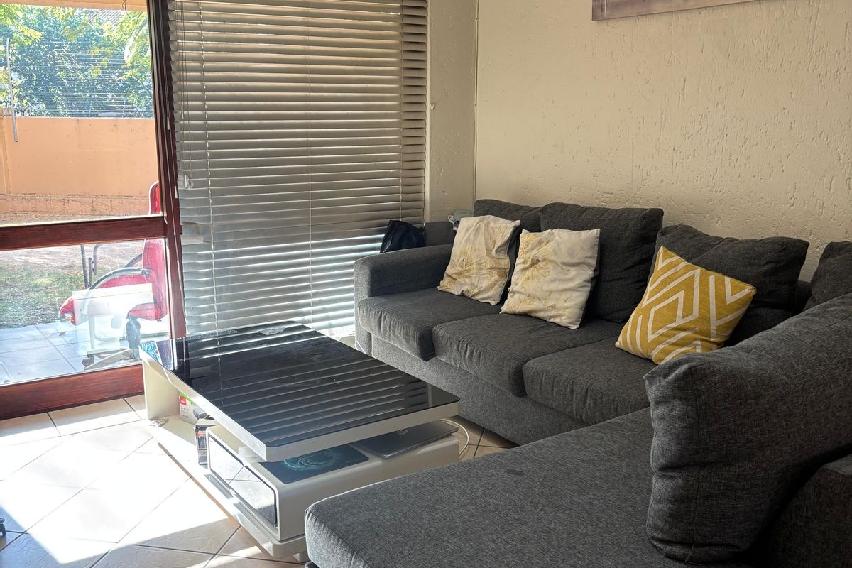 Neat 1-Bedroom Garden Apartment in Secure Complex - Photo 2