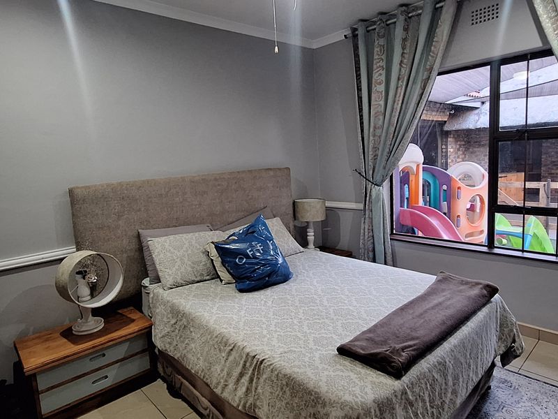 OF THE GRID 4 BEDROOM HOUSE IN SE 3!!! - Photo 10
