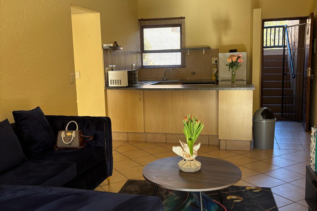 1 Bedroom First-Floor Apartment in Secure Estate - Photo 3