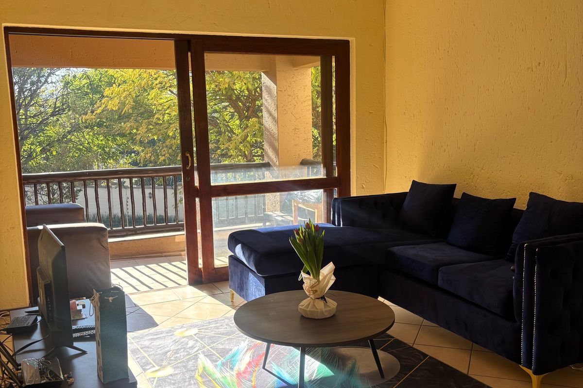 1 Bedroom First-Floor Apartment in Secure Estate - Photo 2