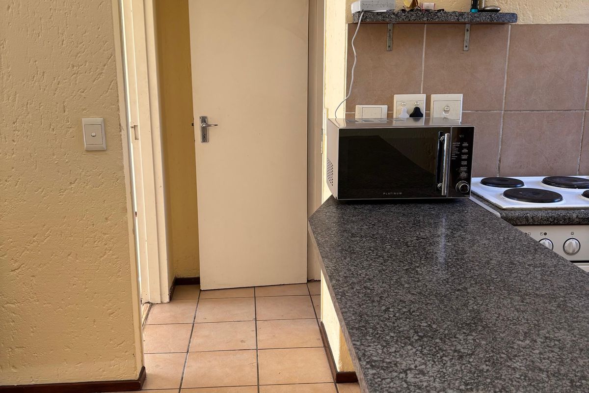 1 Bedroom First-Floor Apartment in Secure Estate - Photo 4