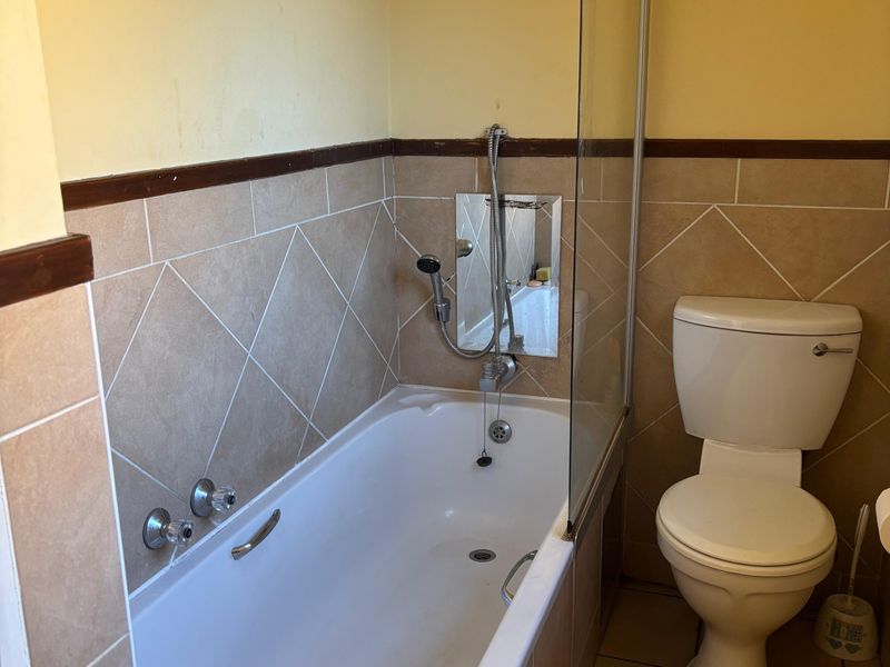 1 Bedroom First-Floor Apartment in Secure Estate - Photo 7