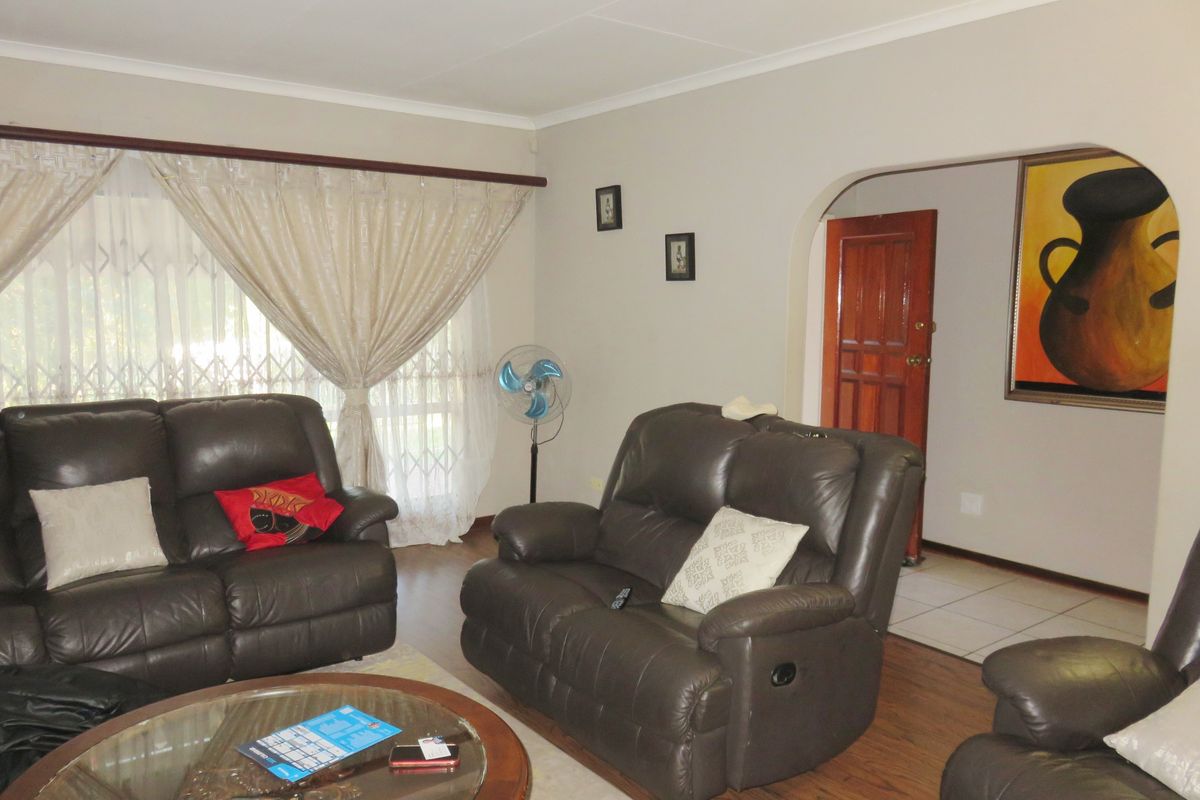 Designed with Space in mind, a family home in Deneysville, Vaal Dam - Photo 4