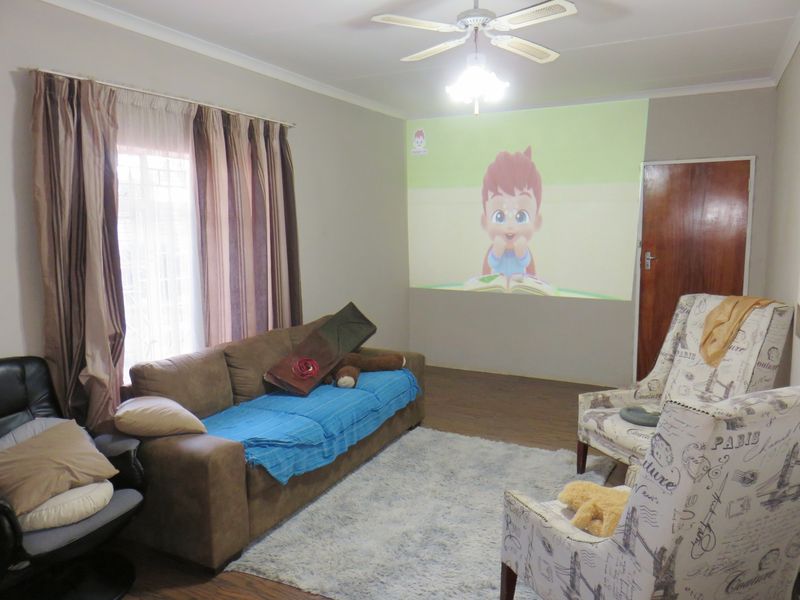 Designed with Space in mind, a family home in Deneysville, Vaal Dam - Photo 8