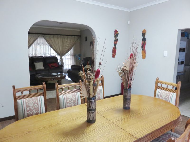 Designed with Space in mind, a family home in Deneysville, Vaal Dam - Photo 6