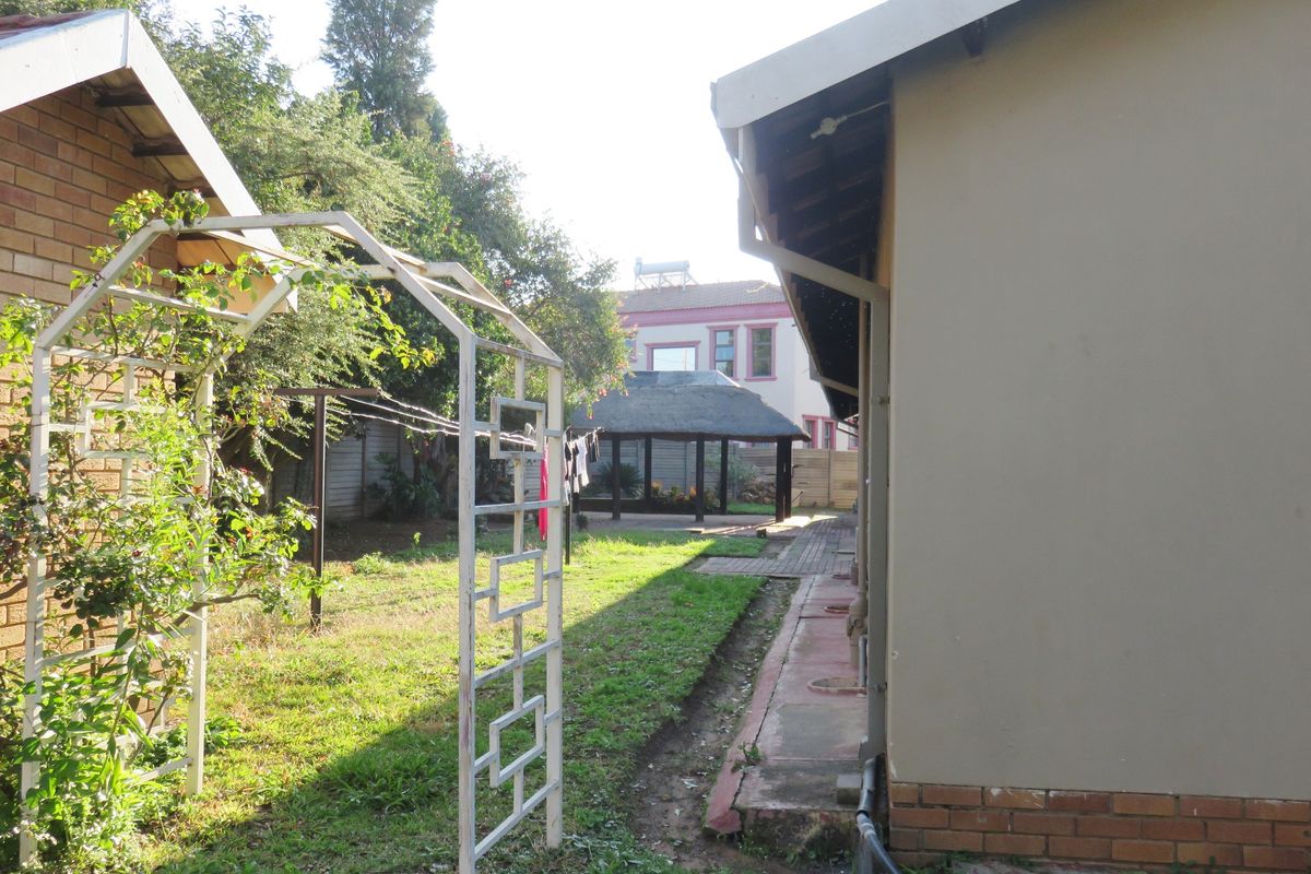 Designed with Space in mind, a family home in Deneysville, Vaal Dam - Photo 3