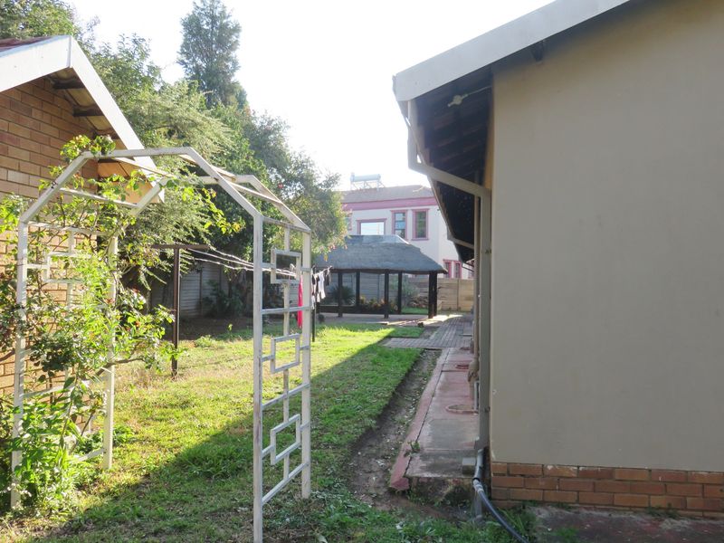 Designed with Space in mind, a family home in Deneysville, Vaal Dam - Photo 3