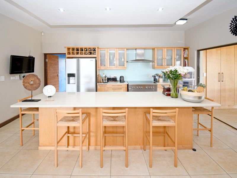 Elevated Elegance: A Serene Family Retreat with Captivating Views in Copperleaf Estate - Photo 5