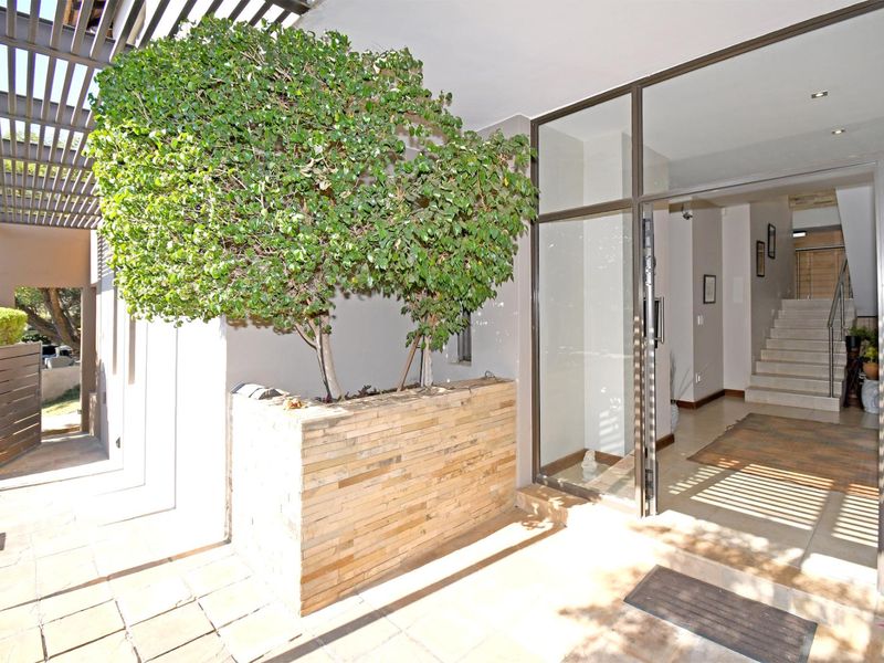 Elevated Elegance: A Serene Family Retreat with Captivating Views in Copperleaf Estate - Photo 2