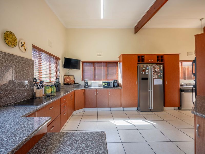7-Bedroom 10-Bathroom Turnkey Property with Conference and Event Facilities. - Photo 10