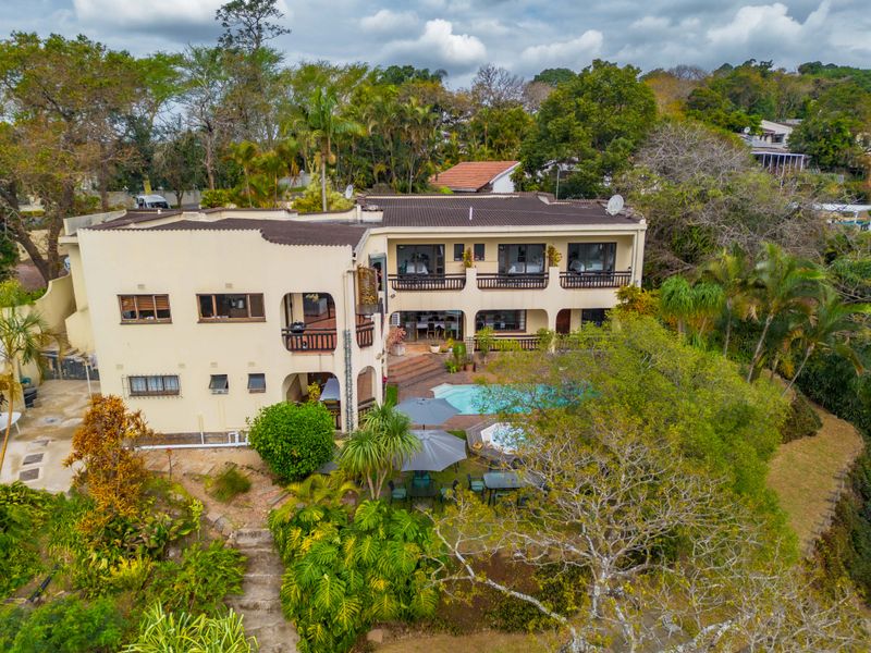 7-Bedroom 10-Bathroom Turnkey Property with Conference and Event Facilities. - Photo 1