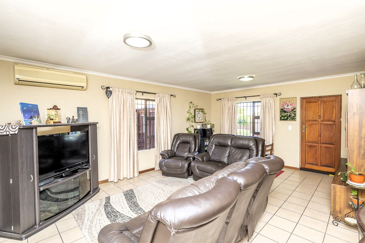 Ideal 3-bedroom home for the young family or if you're thinking of scaling down - Photo 2