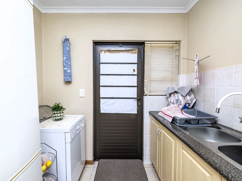 Ideal 3-bedroom home for the young family or if you're thinking of scaling down - Photo 5