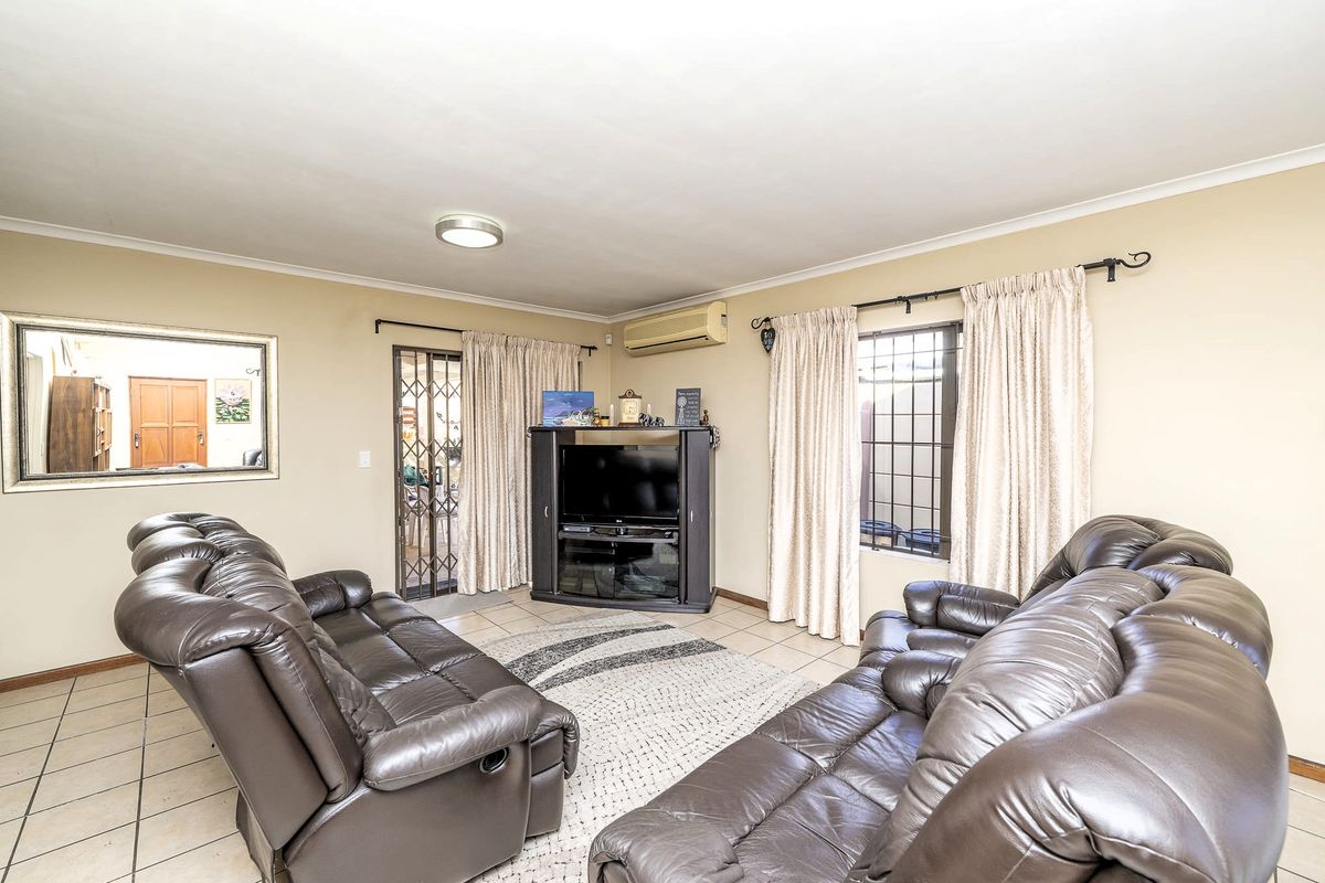 Ideal 3-bedroom home for the young family or if you're thinking of scaling down - Photo 2