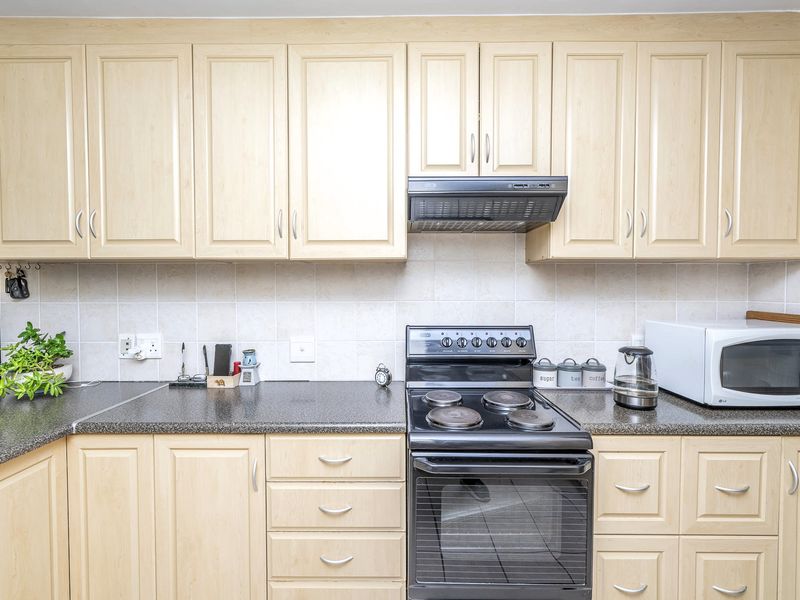 Ideal 3-bedroom home for the young family or if you're thinking of scaling down - Photo 7