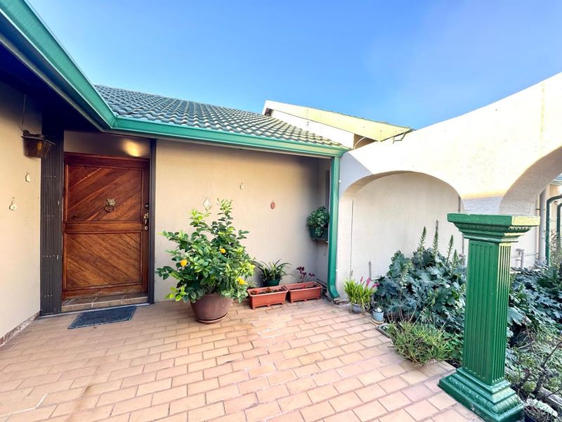 Spacious Family Home For Sale in Prime Area of Secunda - Photo 3