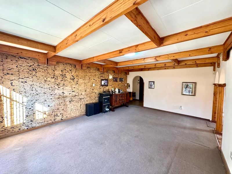 Spacious Family Home For Sale in Prime Area of Secunda - Photo 8