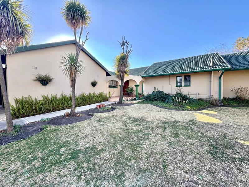 Spacious Family Home For Sale in Prime Area of Secunda - Photo 2