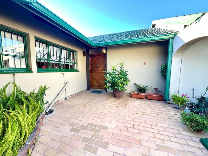 Spacious Family Home For Sale in Prime Area of Secunda - Photo 4