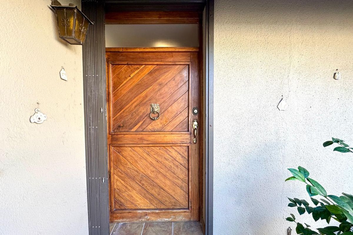 Spacious Family Home For Sale in Prime Area of Secunda - Photo 5