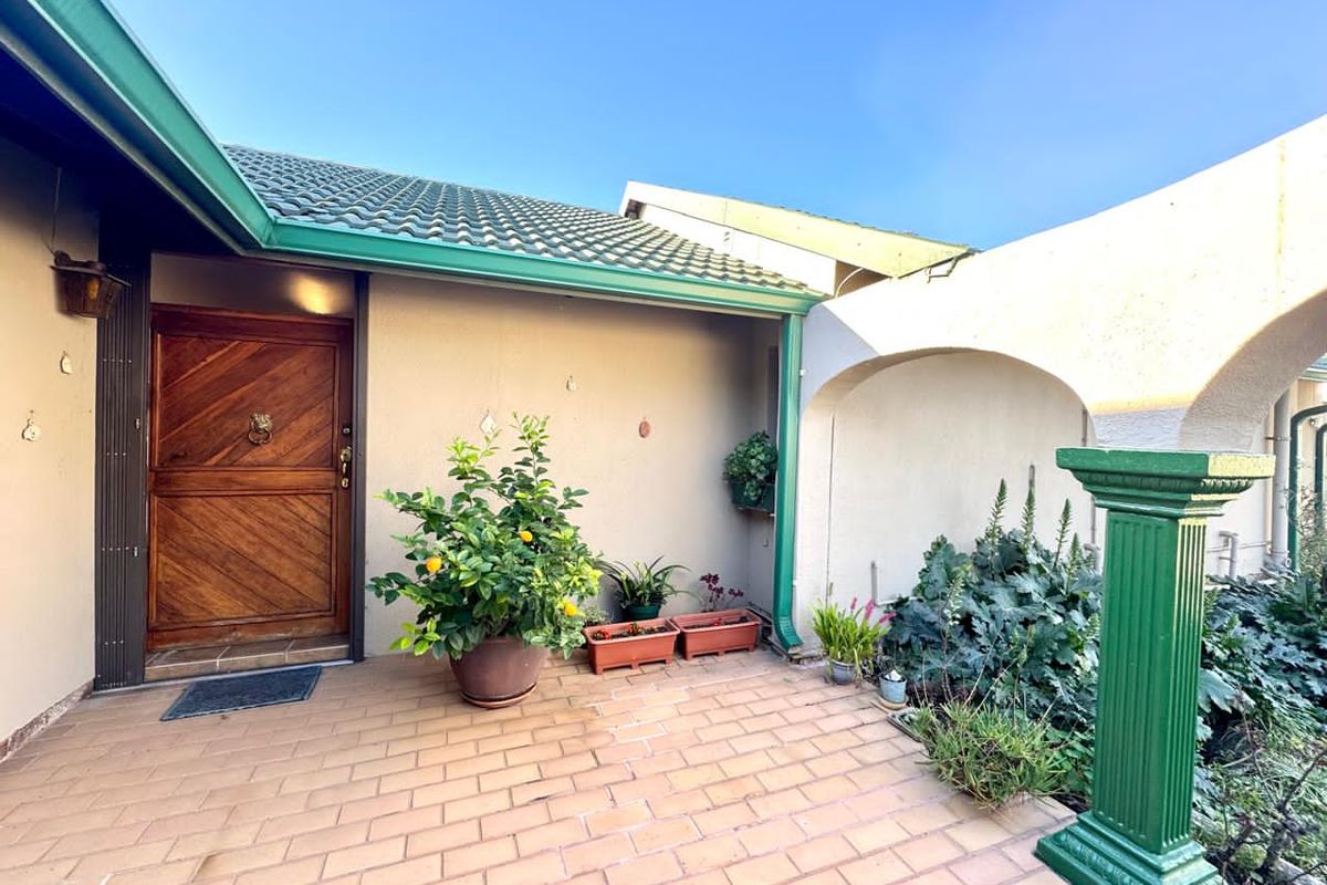 Spacious Family Home For Sale in Prime Area of Secunda - Photo 3