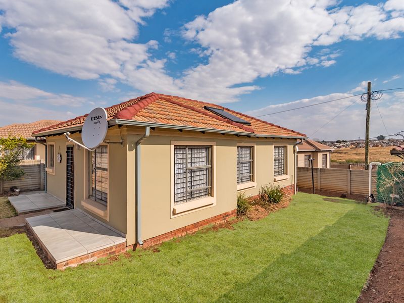 Don’t Miss This Beautiful, Well-Kept 3-Bedroom Home In The Sought-After Witpoortjie Estate! - Photo 10