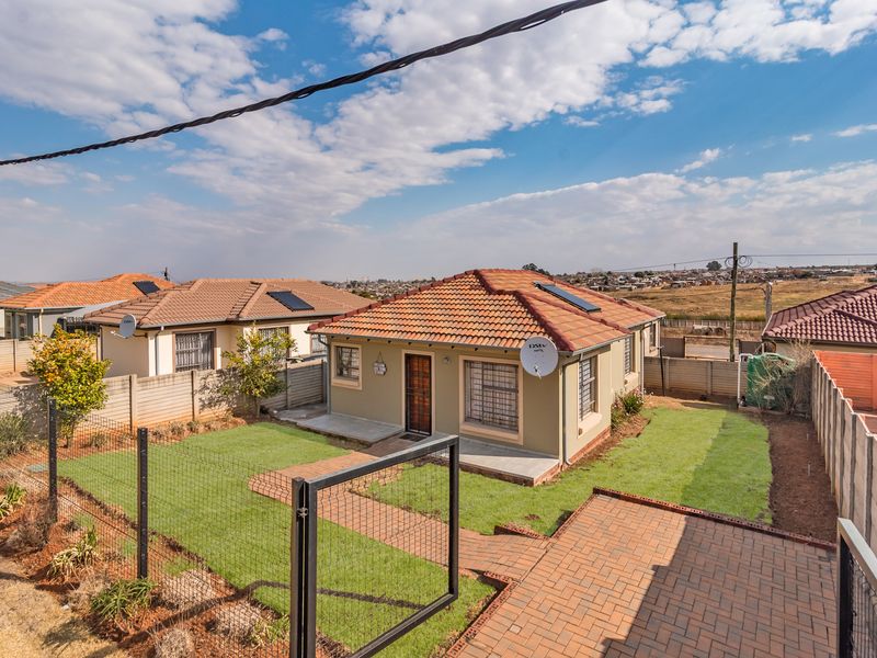 Don’t Miss This Beautiful, Well-Kept 3-Bedroom Home In The Sought-After Witpoortjie Estate! - Photo 9