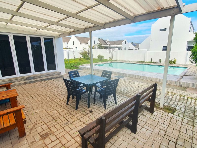 Investment opportunity for holidays, rental income, self catering or your permanent coastal home - Photo 5