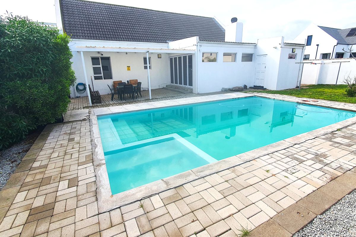 Investment opportunity for holidays, rental income, self catering or your permanent coastal home - Photo 3