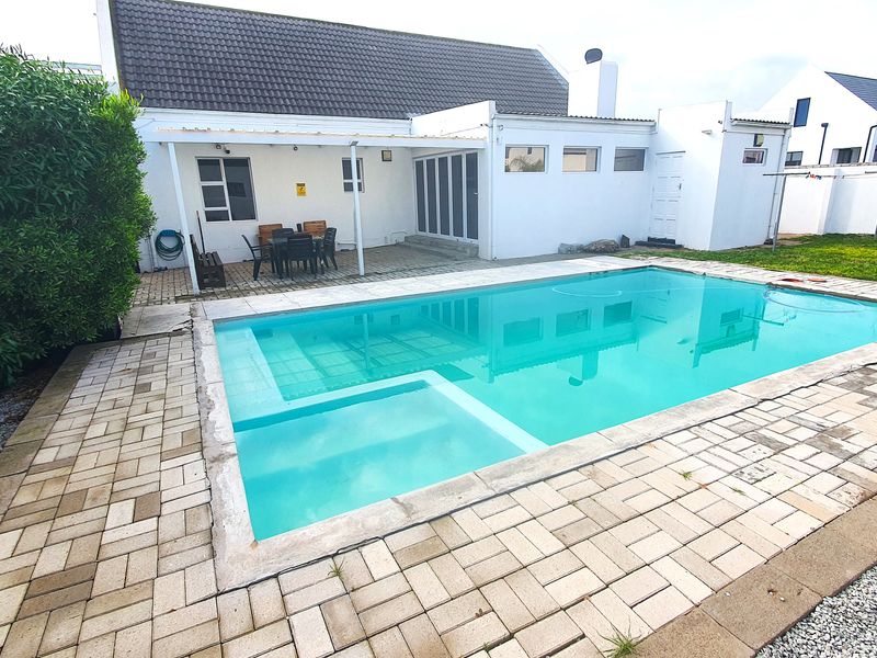 Investment opportunity for holidays, rental income, self catering or your permanent coastal home - Photo 3