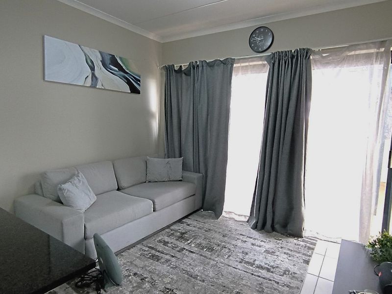 Neat 2-Bedroom Gound floor Apartment for Sale in Oakglen, Belville - Photo 2