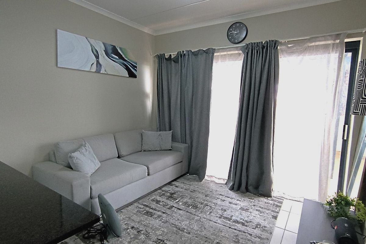 Neat 2-Bedroom Gound floor Apartment for Sale in Oakglen, Belville - Photo 2