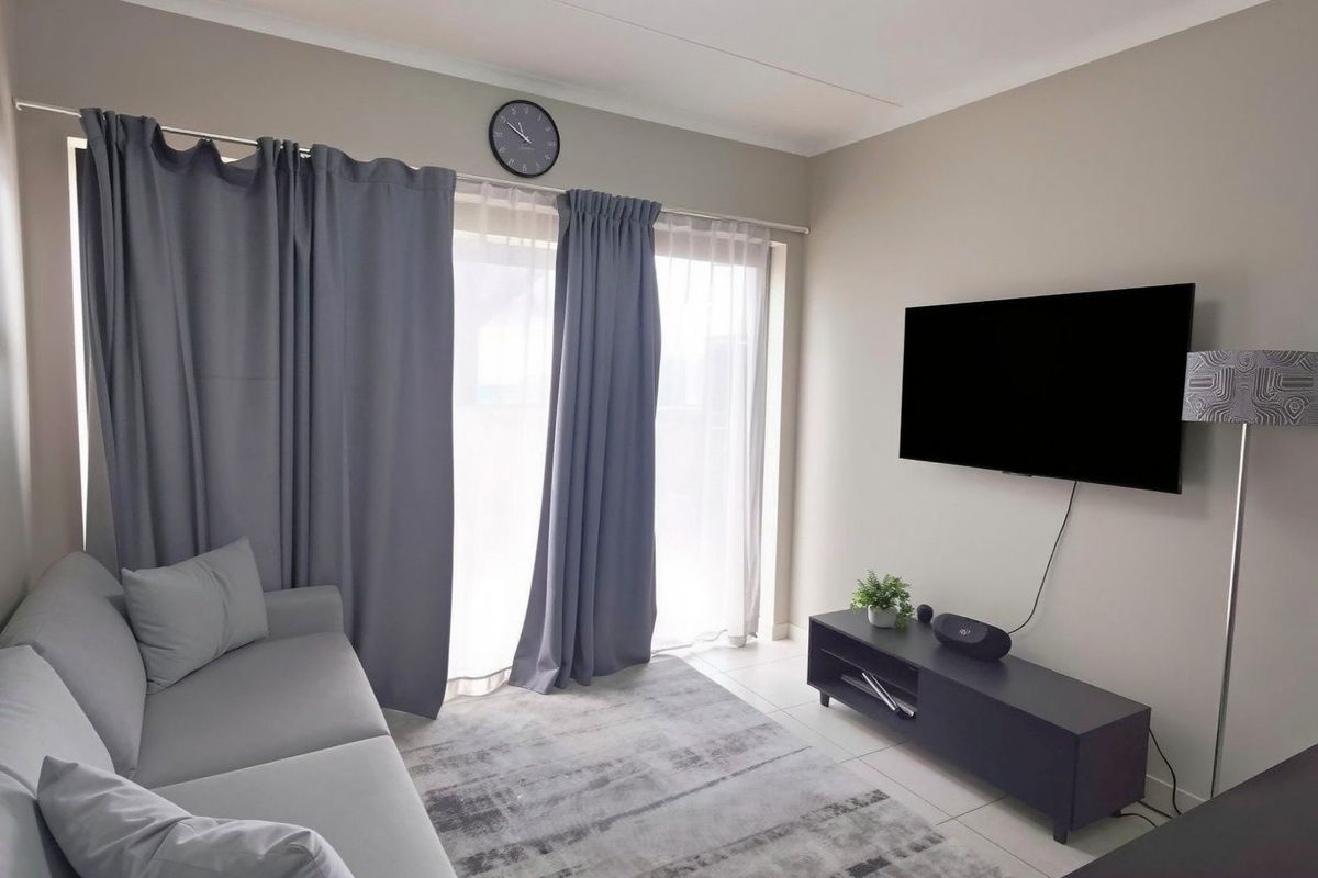 Neat 2-Bedroom Gound floor Apartment for Sale in Oakglen, Belville - Photo 3