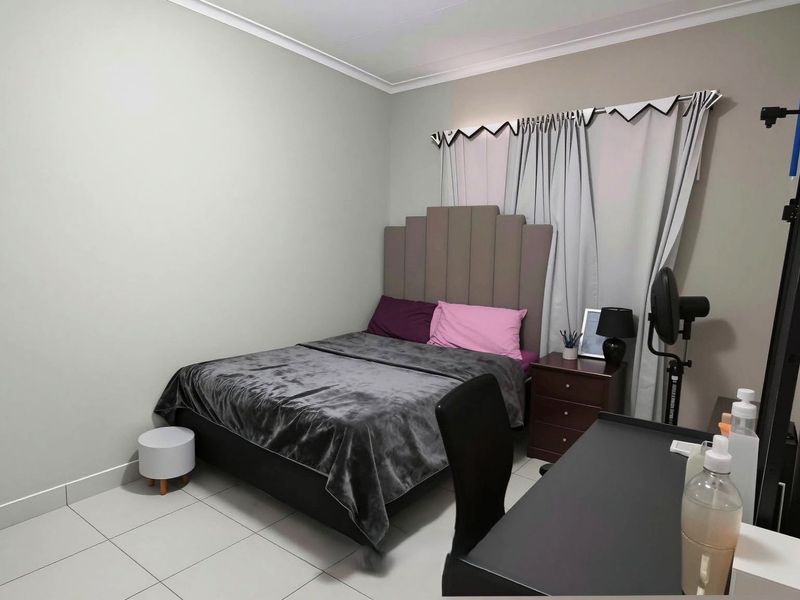 Neat 2-Bedroom Gound floor Apartment for Sale in Oakglen, Belville - Photo 10