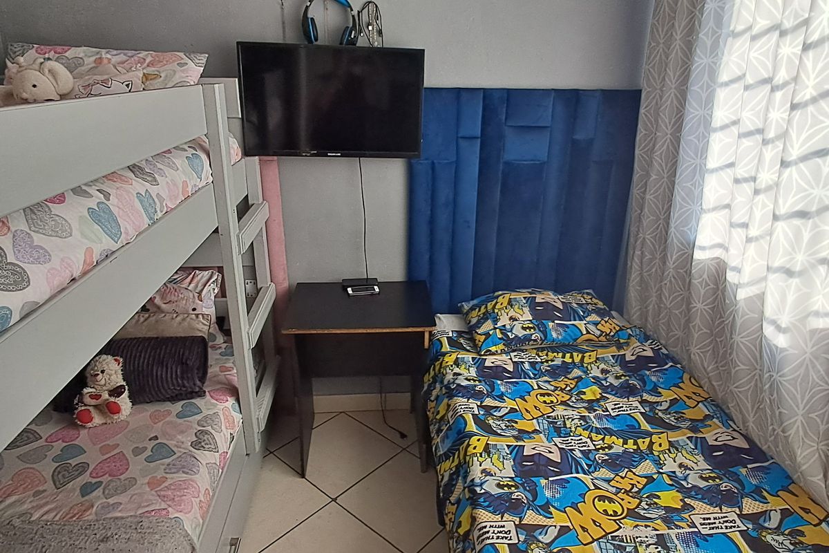 Flat For Sale In Newcastle - Photo 5