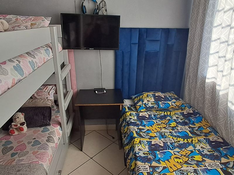 Flat For Sale In Newcastle - Photo 5