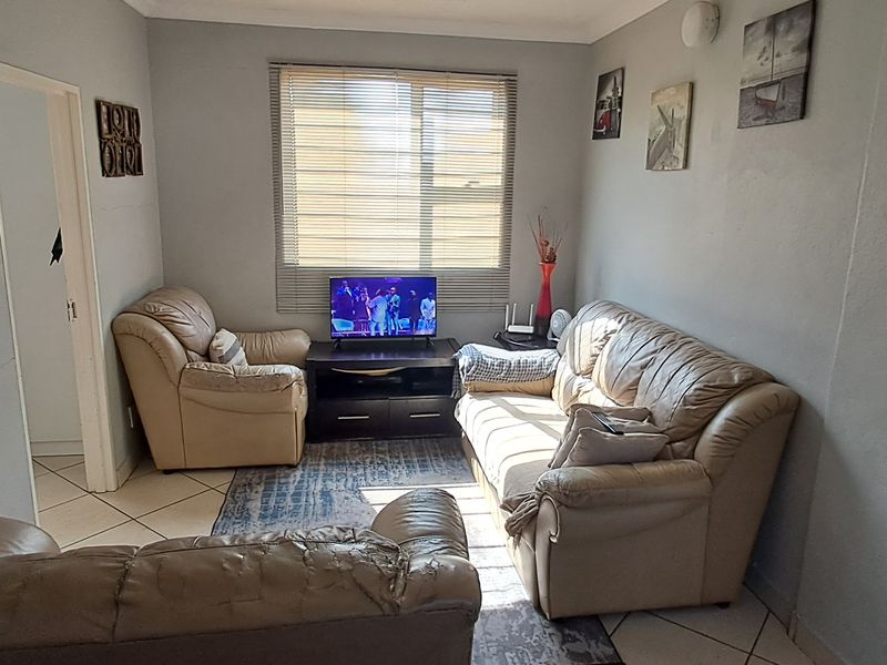 Flat For Sale In Newcastle - Photo 10