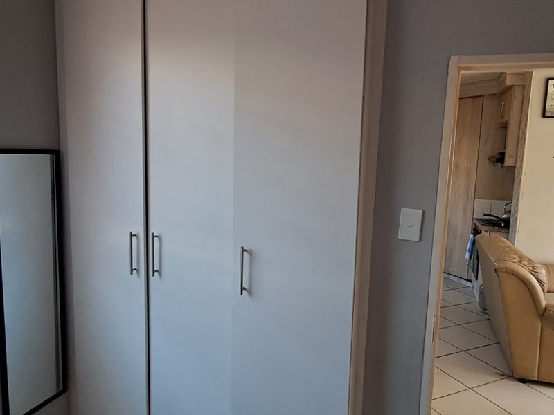 Flat For Sale In Newcastle - Photo 8